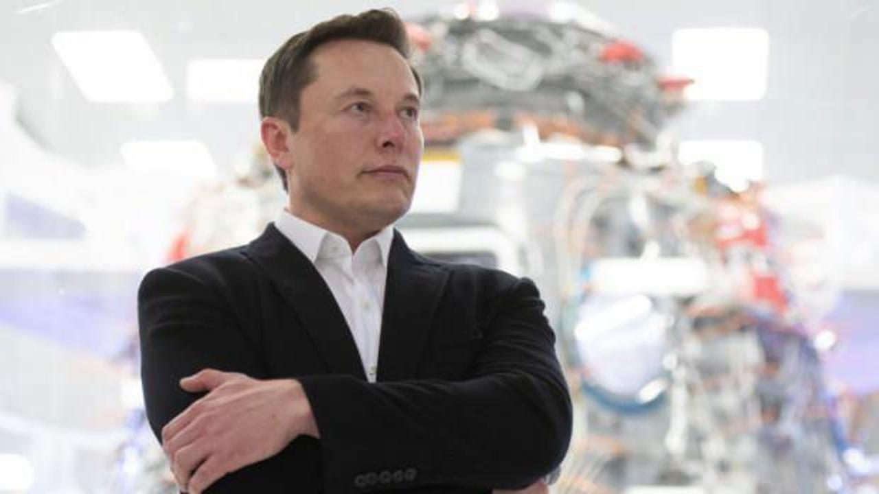 Elon Musk çılgın projesi Neuralink için tarih verdi