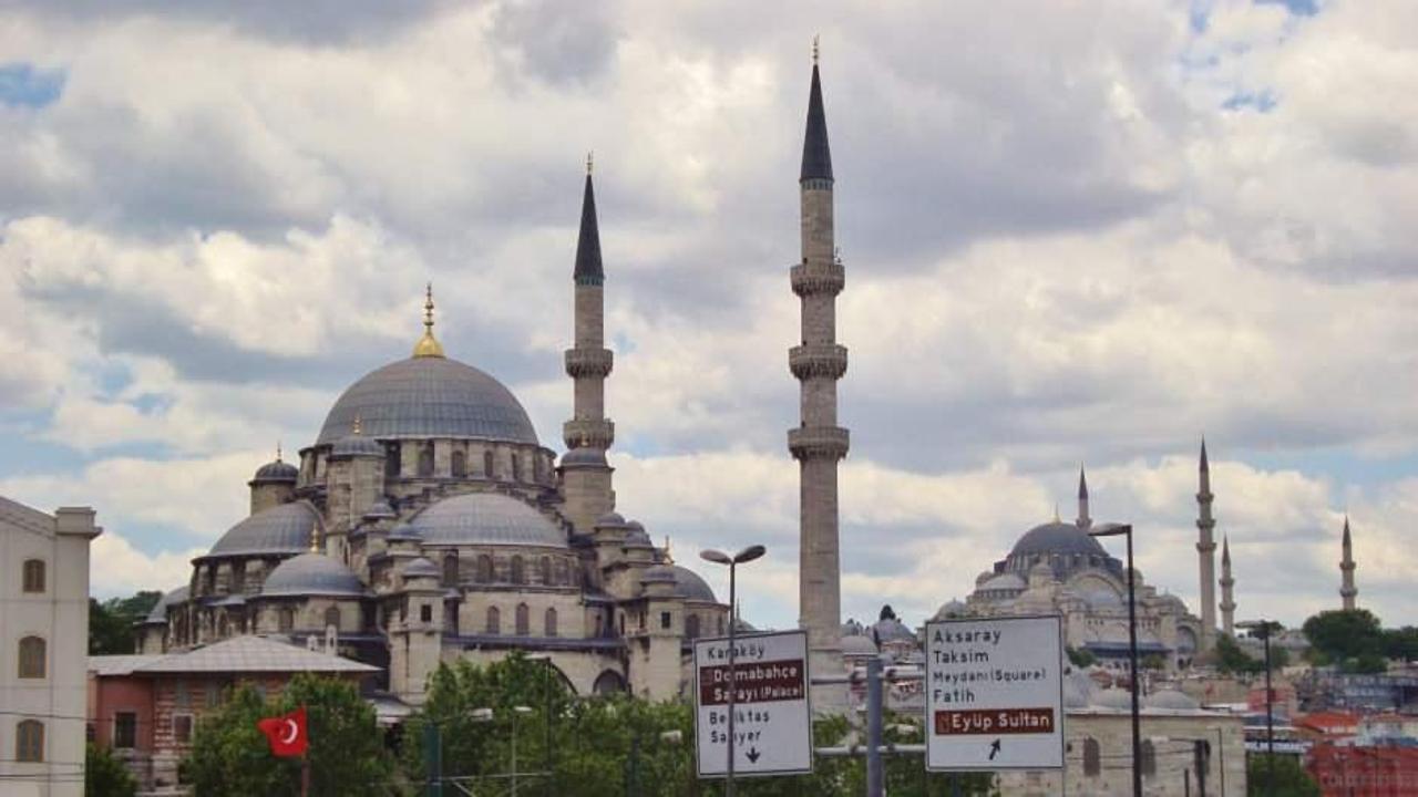 Eyüp Sultan Camii İstanbul'un güzide ibadet adresi