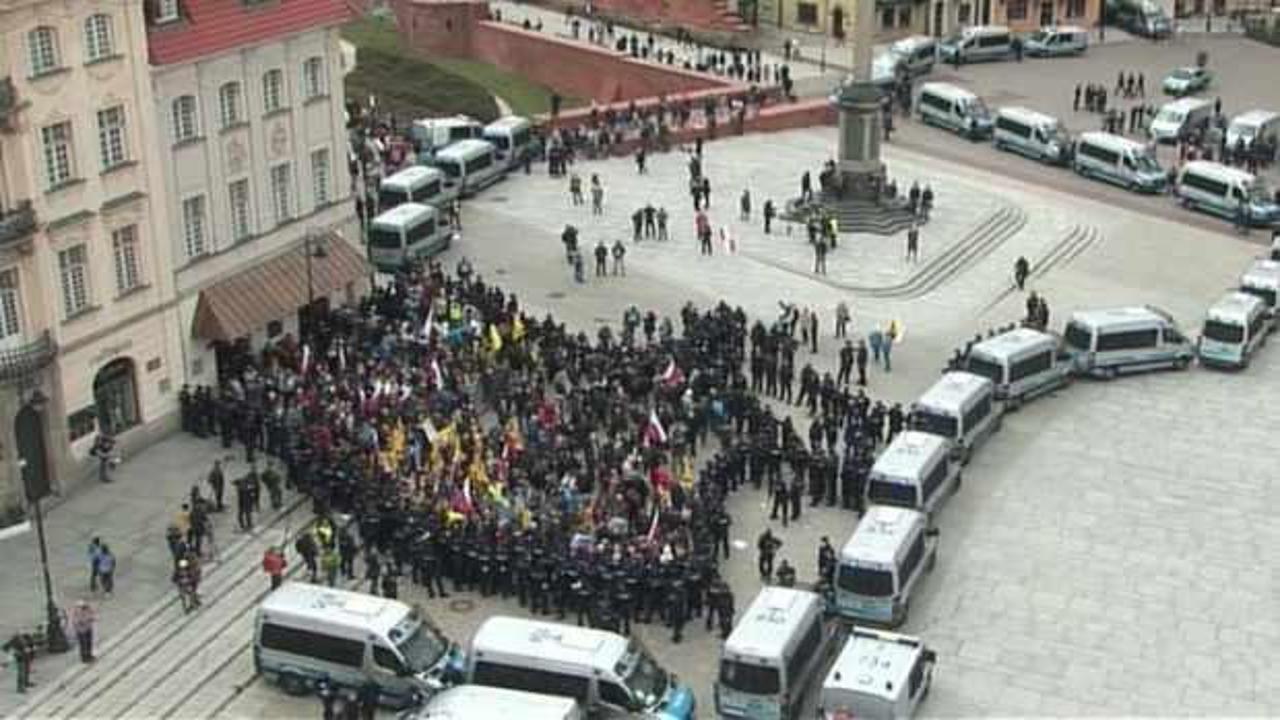 Polonya'da koronavirüse rağmen protesto: 380 gözaltı