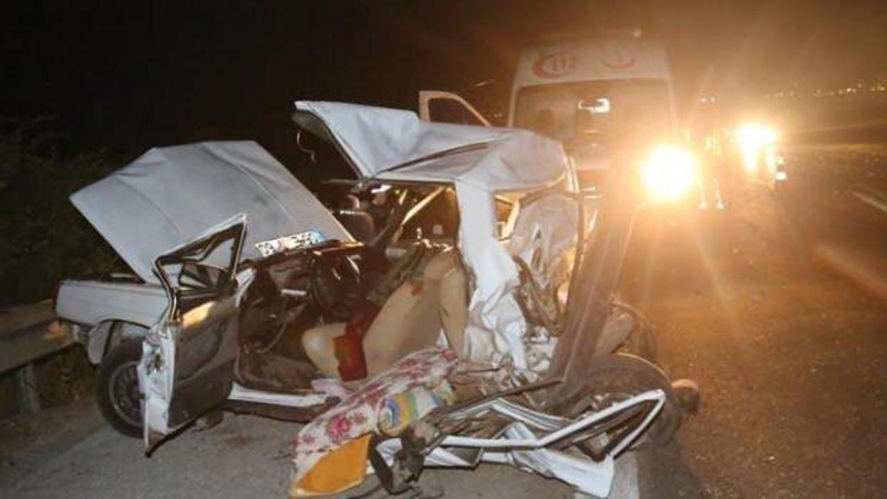 Adana'da TIR otomobile çarptı: 1 ölü, 4 yaralı