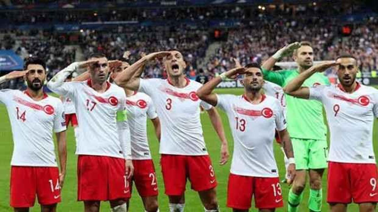 Bakan Kasapoğlu'ndan 1000 kişiye milli takım forması