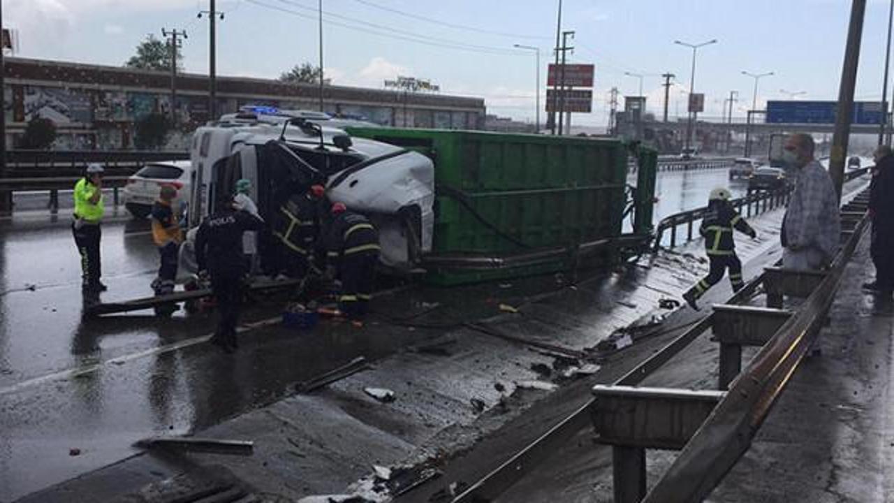 Çöp kamyonu devrildi: 1 ölü, 1 yaralı