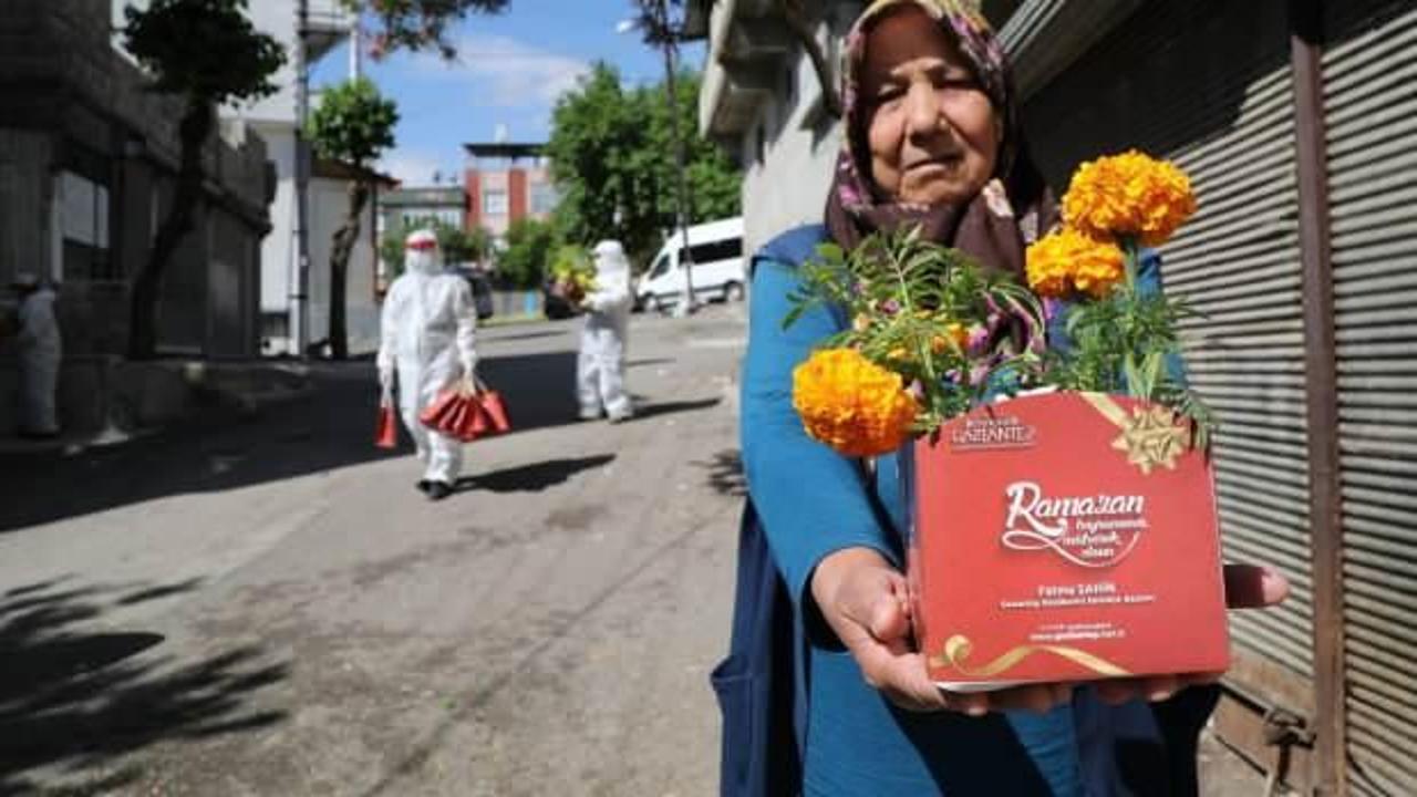 Gaziantep Büyükşehir'den bayram öncesi 10 bin aileye hediye paketi