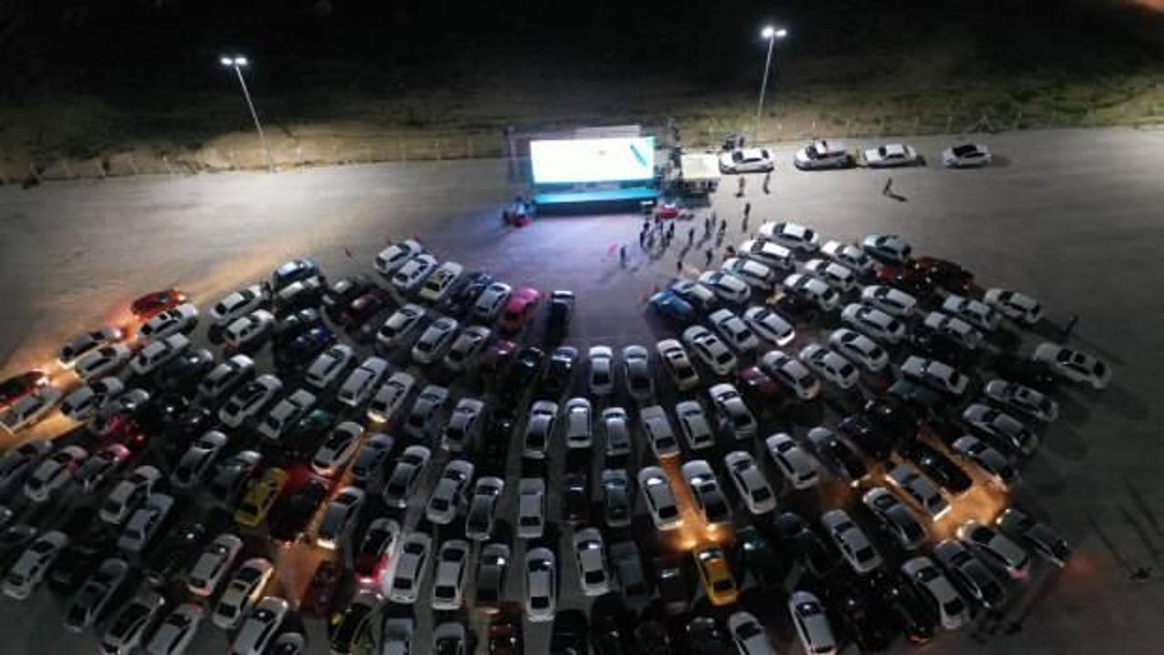 Nevşehir’de yüzlerce araç 'Arabalı Sinema' etkinliğine katıldı