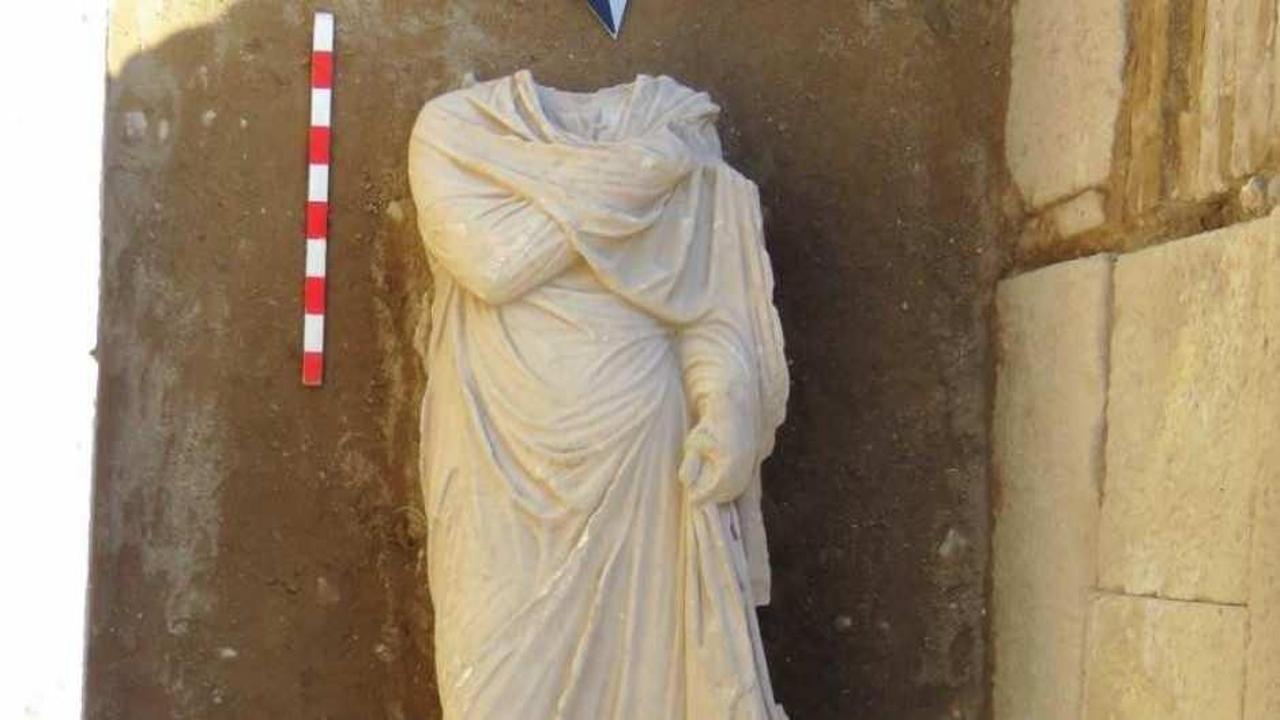 Patara’da Roma dönemine ait kadın heykeli bulundu   