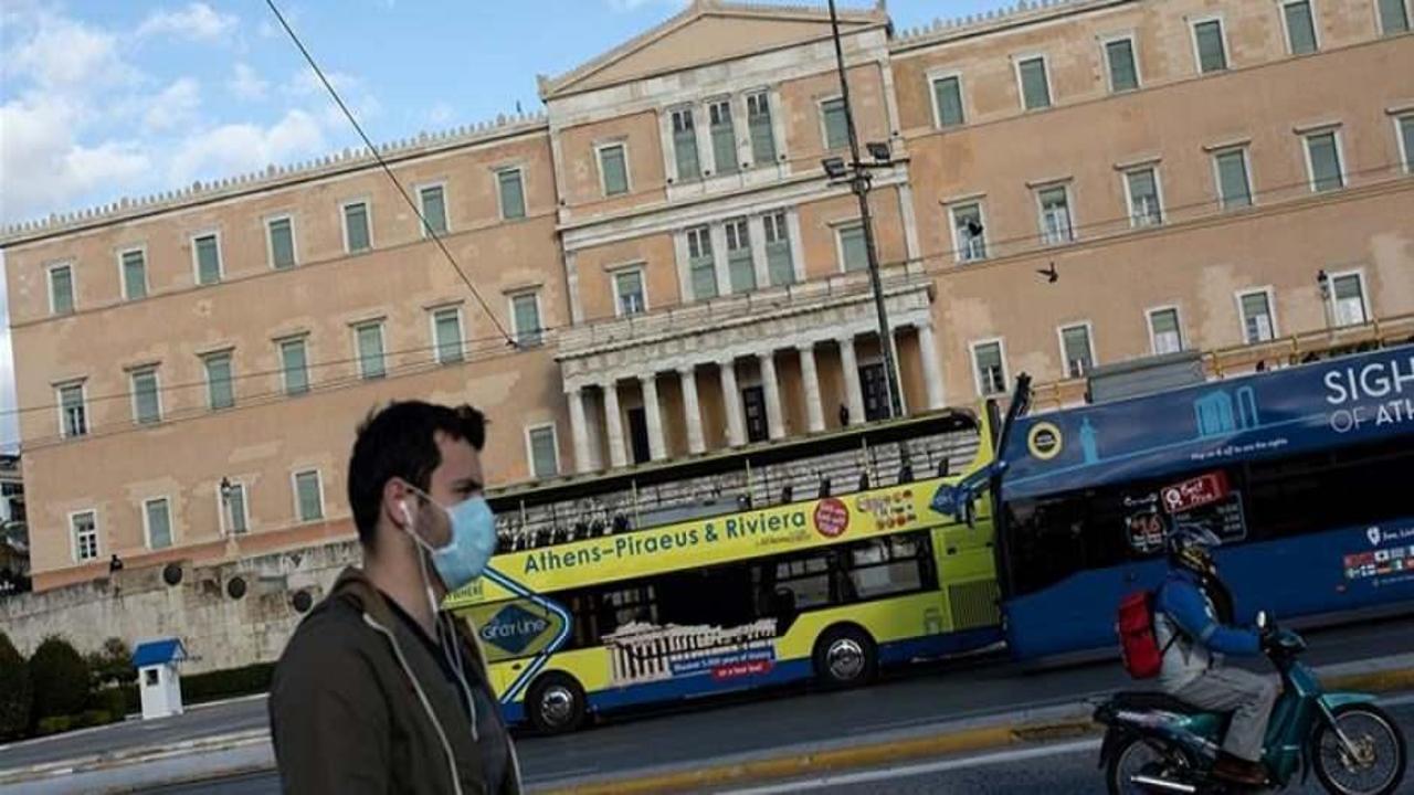 Yunanistan turizm için koronavirüs önlemlerini kaldırıyor