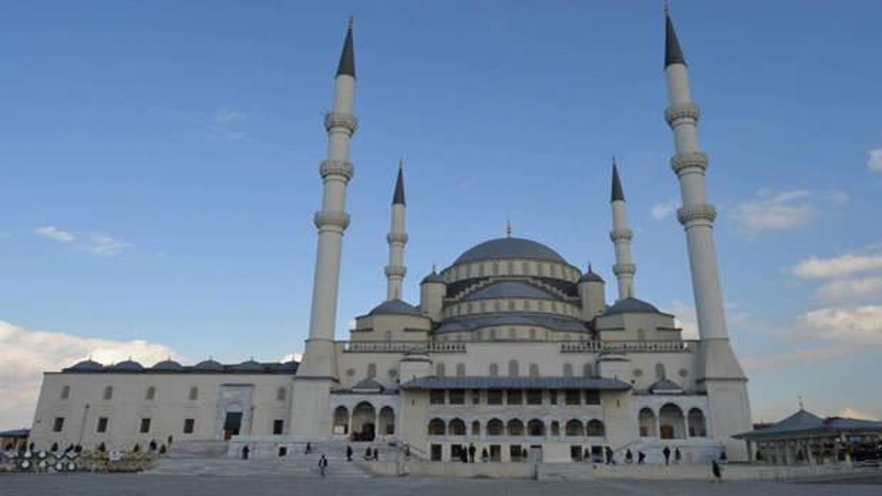 Hangi camilerde cuma namazı kılınacak? Ankara ve İzmir  Cuma namazı kılınacak camilerin listesi