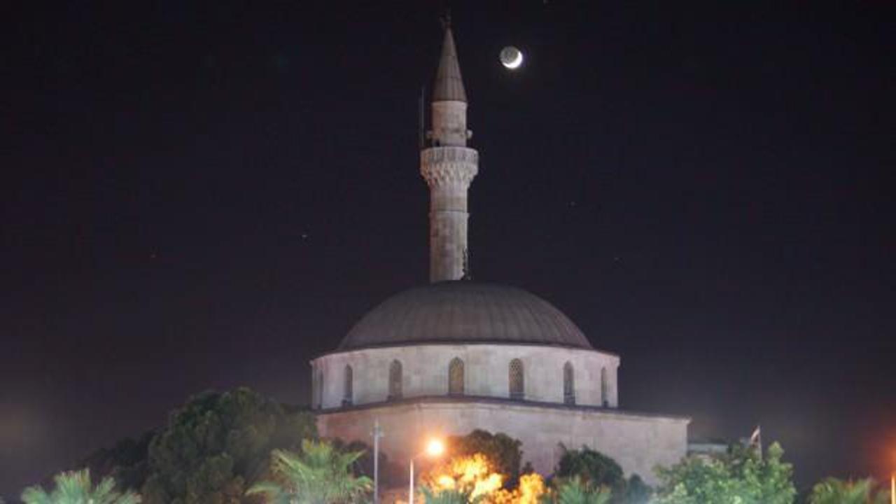 Cami ile hilal buluşması mest etti