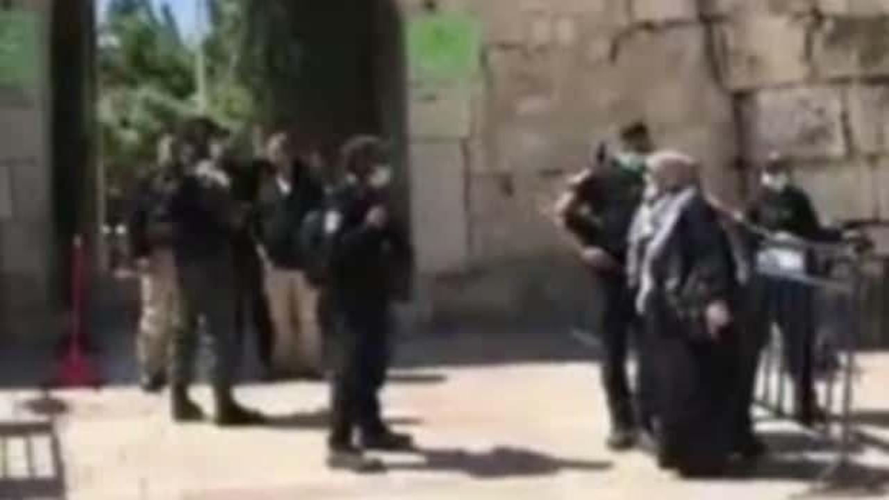 İsrail güçleri Mescid-i Aksa'da 5 kişiyi gözaltına aldı