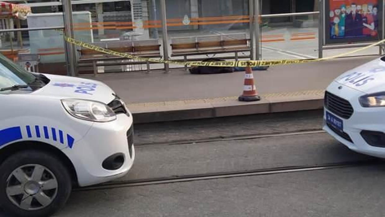 İstanbul'da tramvay durağında erkek cesedi bulundu