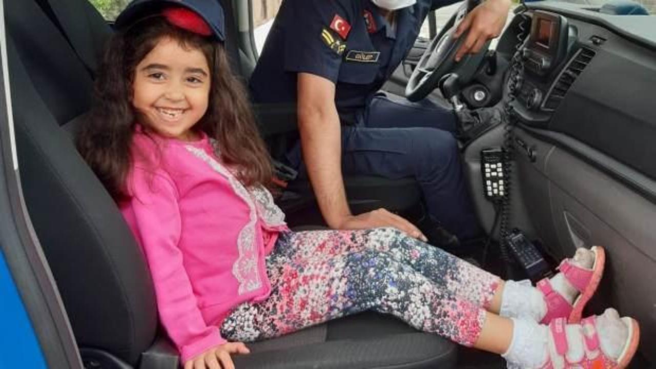 Jandarma sireninden korkan Elif'e b&uuml;y&uuml;k s&uuml;rpriz