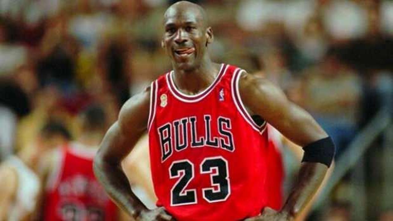 Michael Jordan'ın hazırlık maçında giydiği ayakkabı 615 bin dolara satıldı