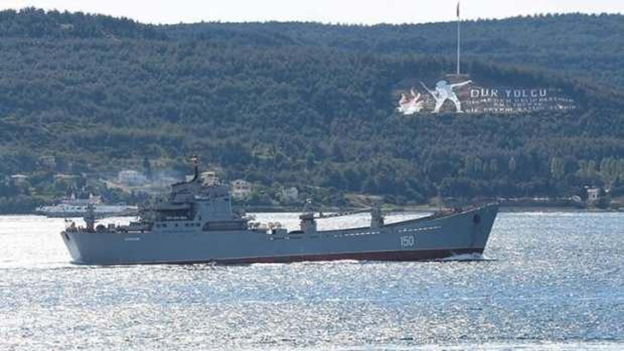 Rus savaş gemisi Saratov'un, Çanakkale Boğazı'ndan geçti