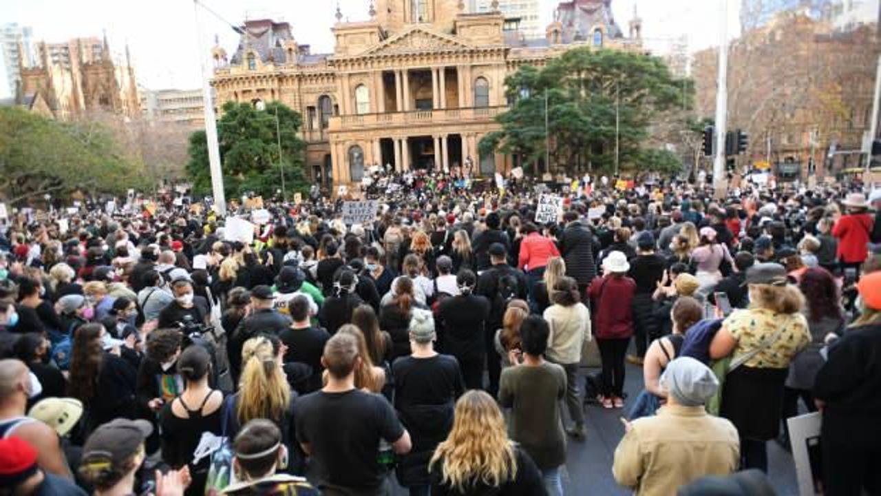 Avustralya'da ırkçılığa karşı dev protesto