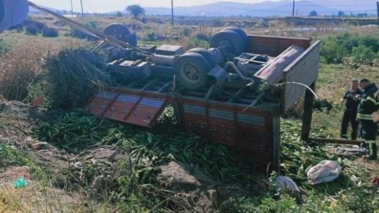 İşçileri taşıyan kamyon devrildi: 2 ölü, 8 yaralı