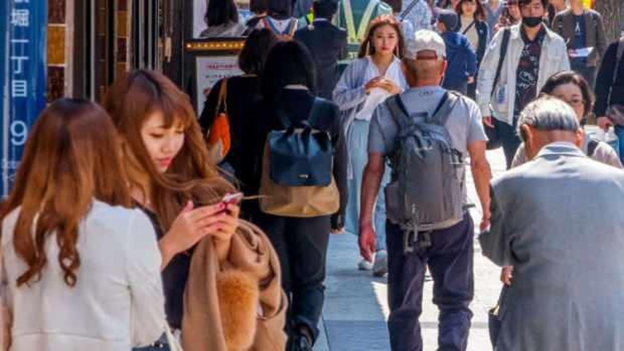 Japonya'da yürürken telefona bakanlara kötü haber