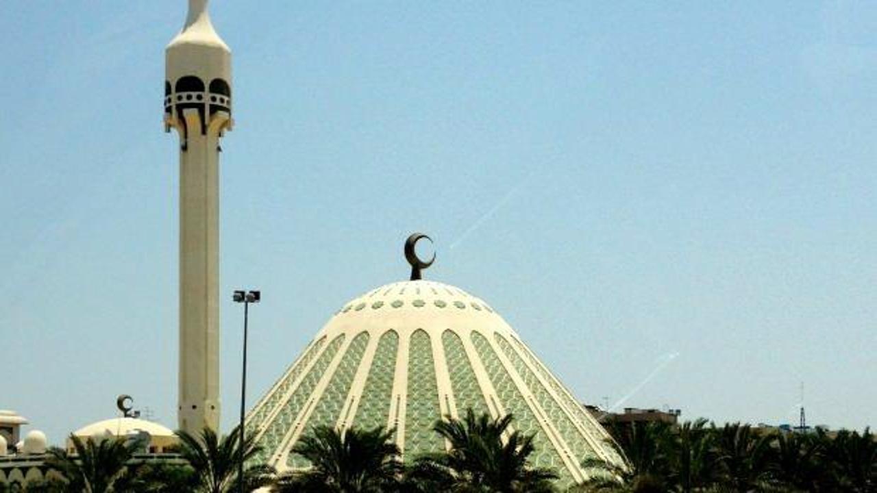 Kuveyt'te camiler 3 ay aradan sonra yeniden ibadete açılıyor
