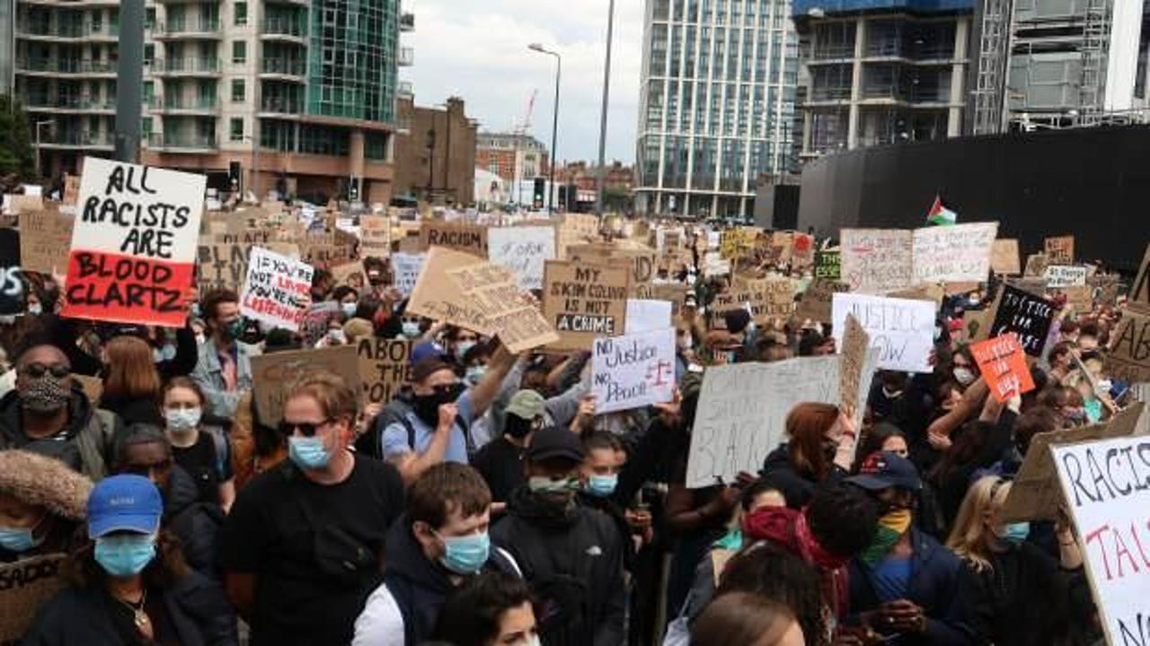 Londra’da binlerce kişi ABD Büyükelçiliğine yürüdü