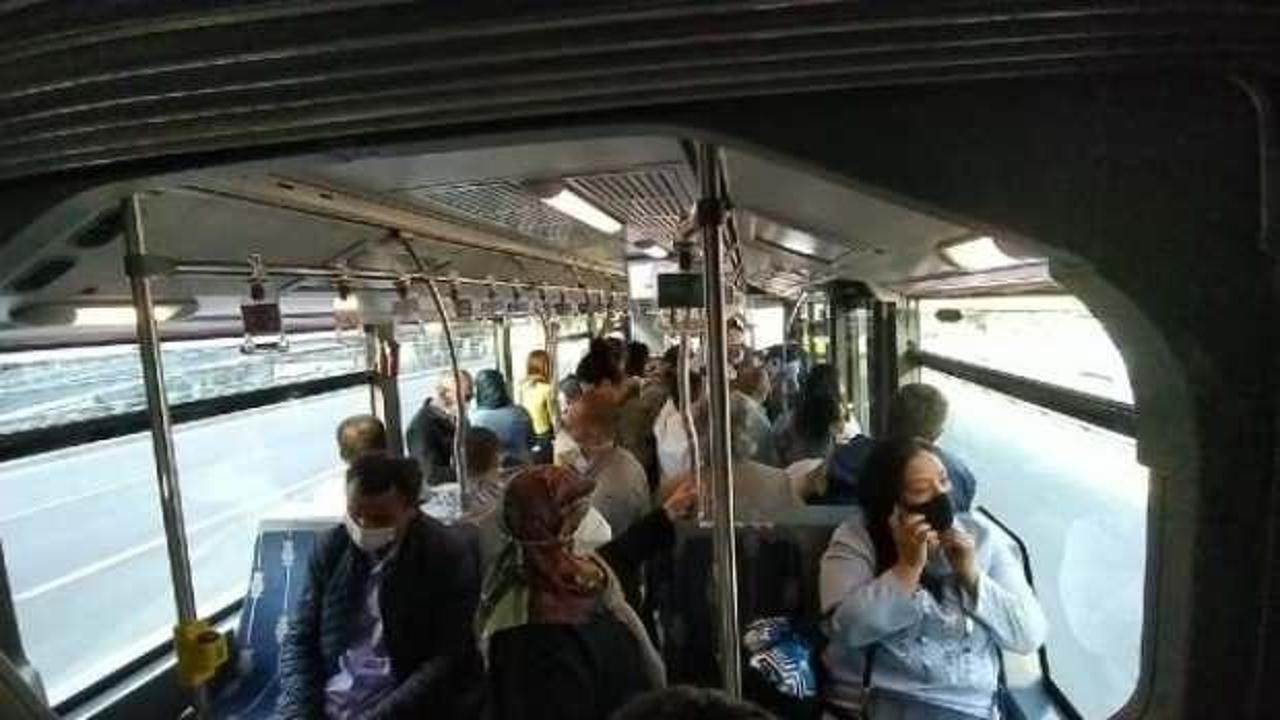 Metrobüste içindeki yolcu kalabalığı görüntülendi