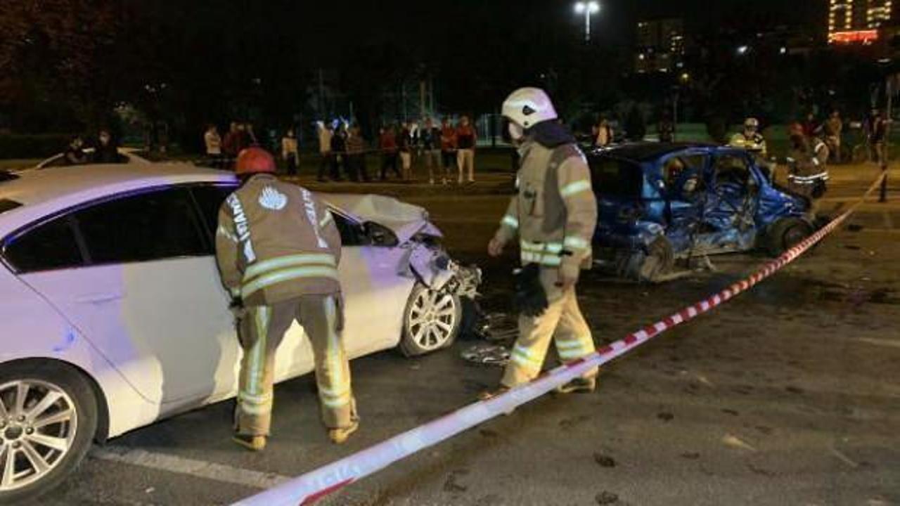 Pendik'te iki otomobil çarpıştı: 3'ü ağır 4 kişi yaralandı