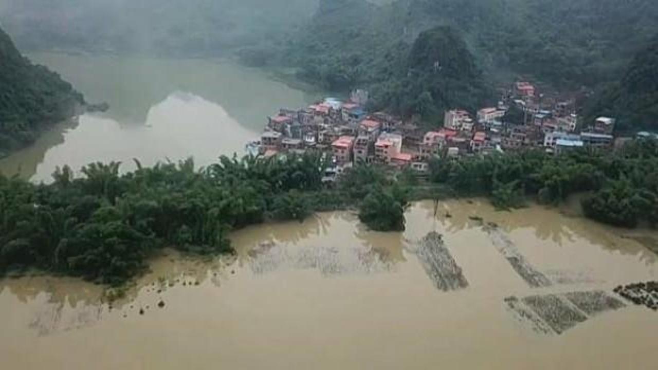 Şiddetli yağışlar Çin'i vurdu: 20'den fazla ölü