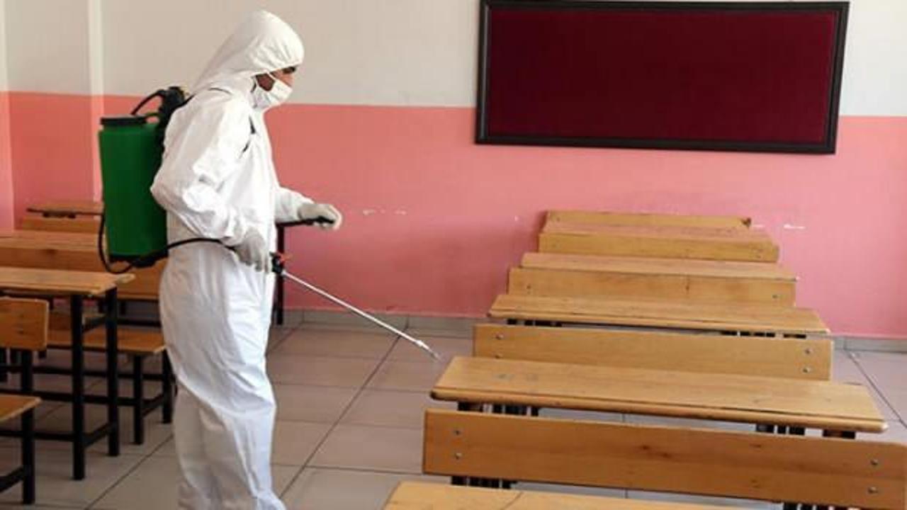 Sınav &ouml;ncesi okullar dezenfekte ediliyor