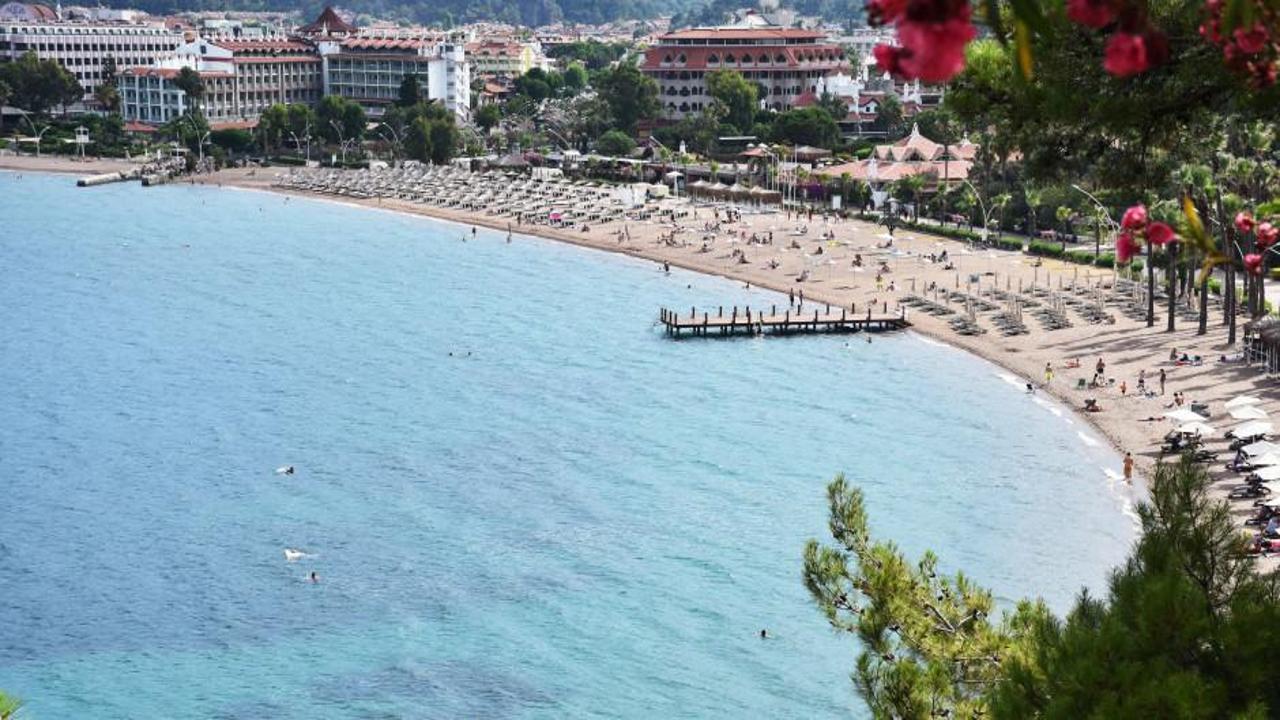 Ege'nin 'yeryüzü cenneti' mavi bayraklı plajlarıyla tatilcileri bekliyor