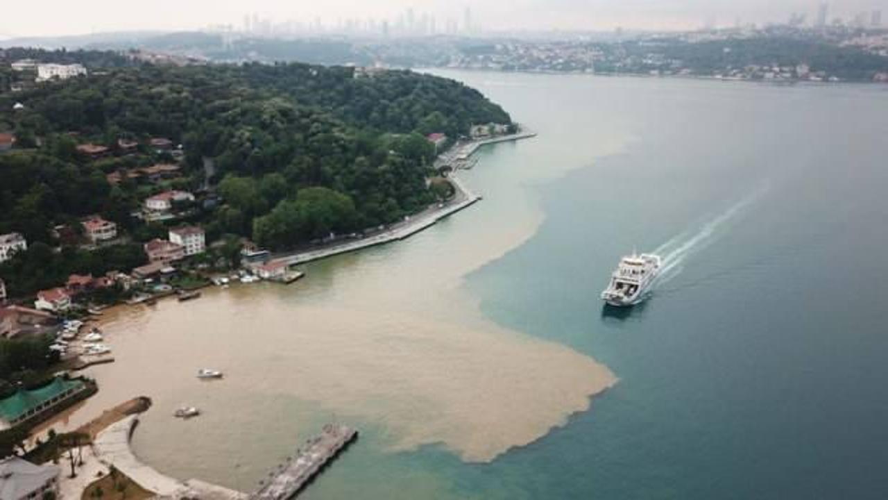İstanbul'da şiddetli yağış: Yollar göle döndü