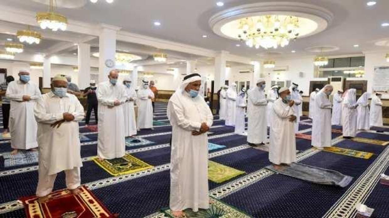 Katar'da camiler ibadete yeniden açıldı