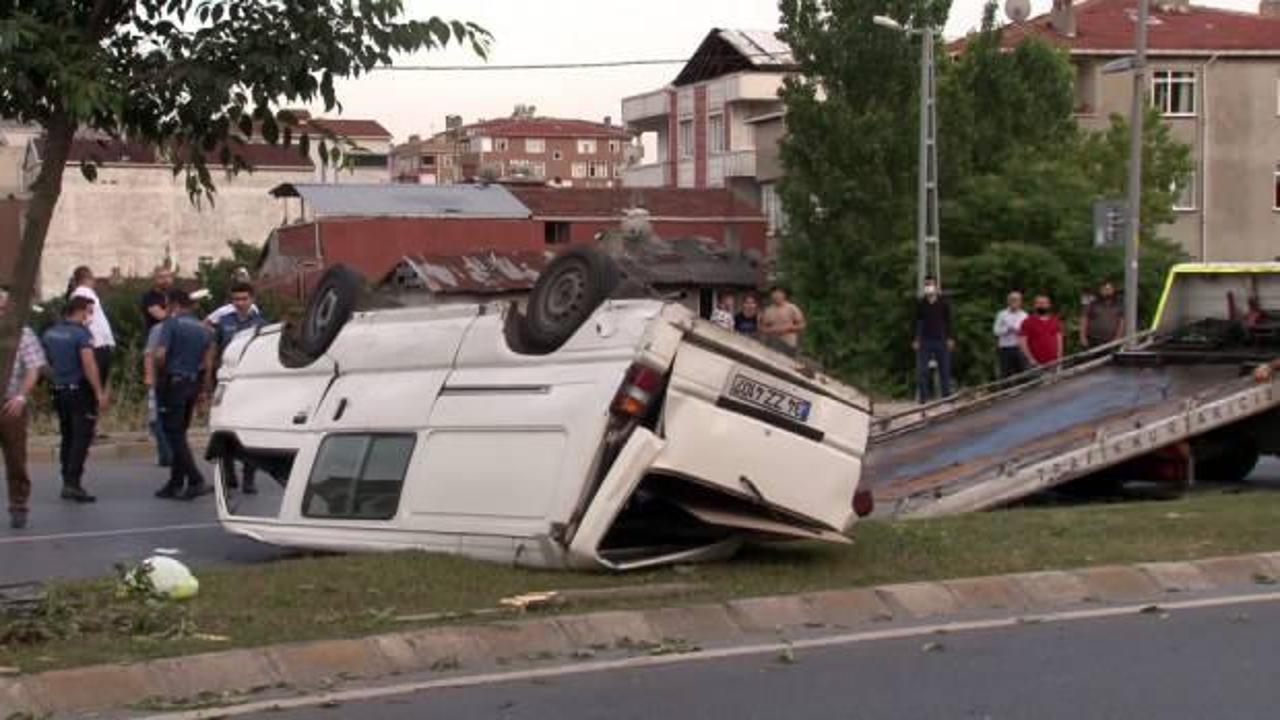 Küçükçekmece'de araç takla attı: 1’i ağır 2 yaralı