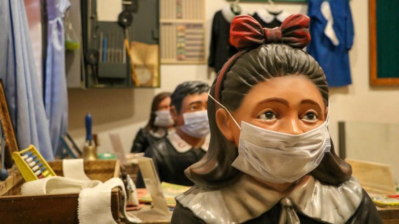 Oyuncak Müzesi'ne salgın güncellemesi: Kahramanlar maske taktı