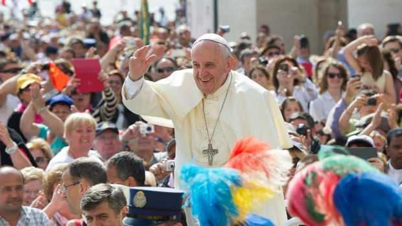 Papa Francis’ten gençlere koronavirüs eleştirisi