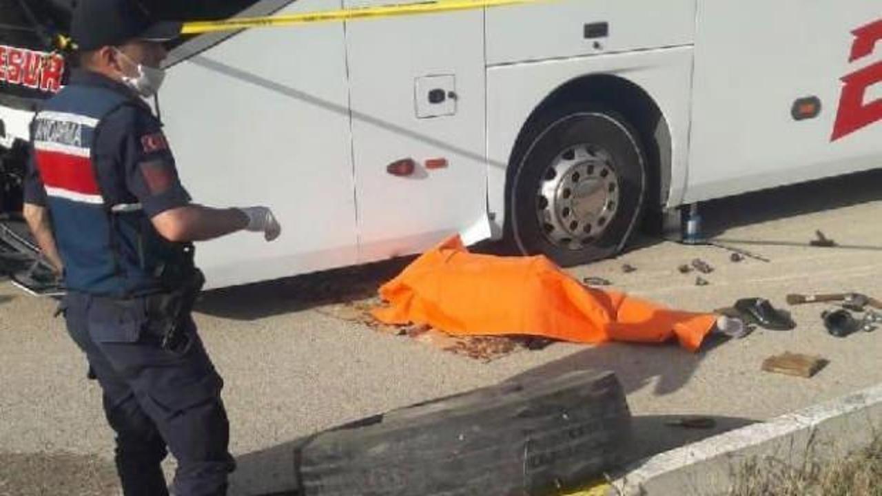 Patlak lastiği değiştirirken, otobüsün altında kalan şoför öldü