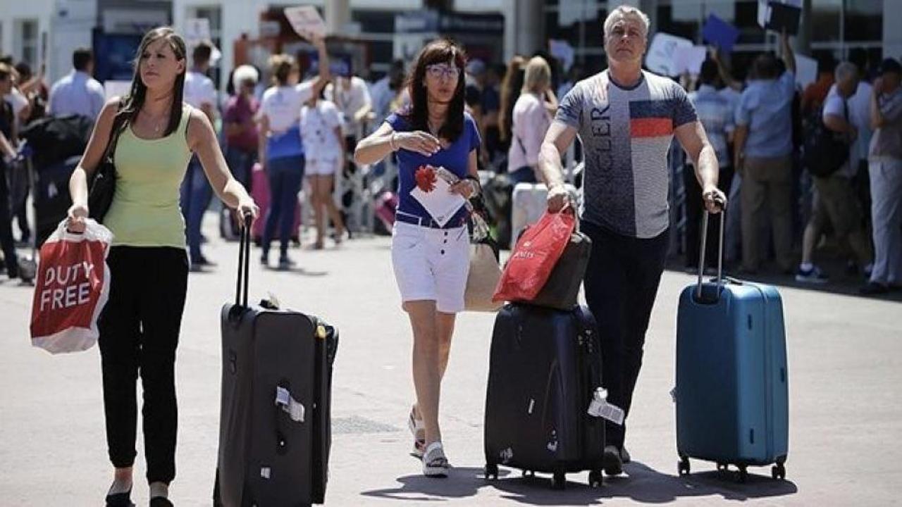 Yabancı turist sayısı yüzde 99.3 azaldı