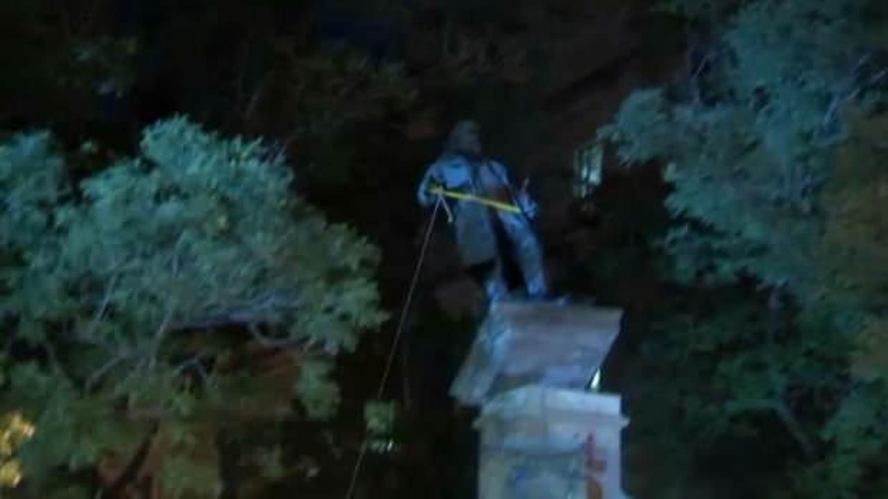 Washington'da k&ouml;lelik yanlısı generalin heykeli ateşe verildi