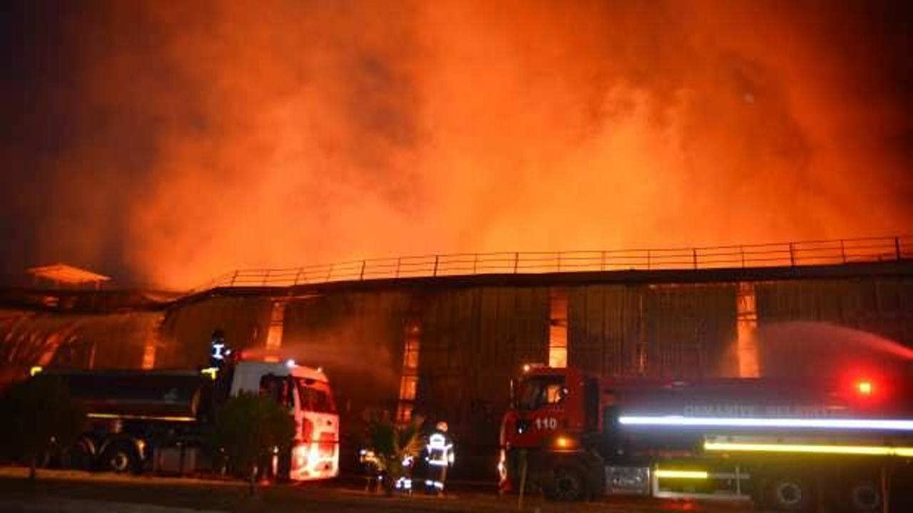 Adana'da fabrikada büyük yangın!