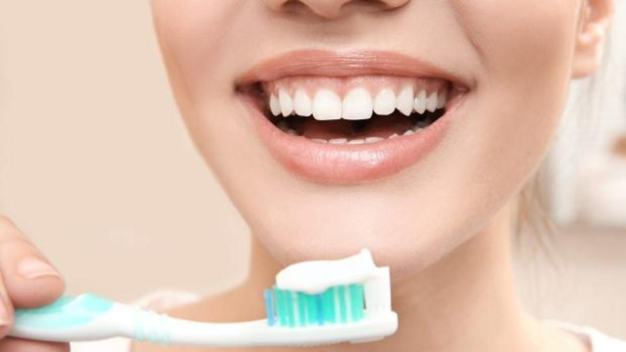 Diş etlerine zarar vermeden diş nasıl fırçalanır? Doğru diş fırçalama teknikleri...