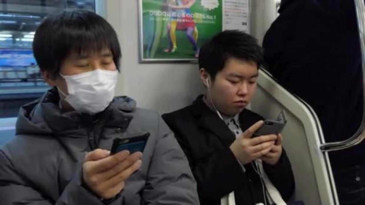Japonya'da yürürken cep telefonuyla konuşmak yasaklandı