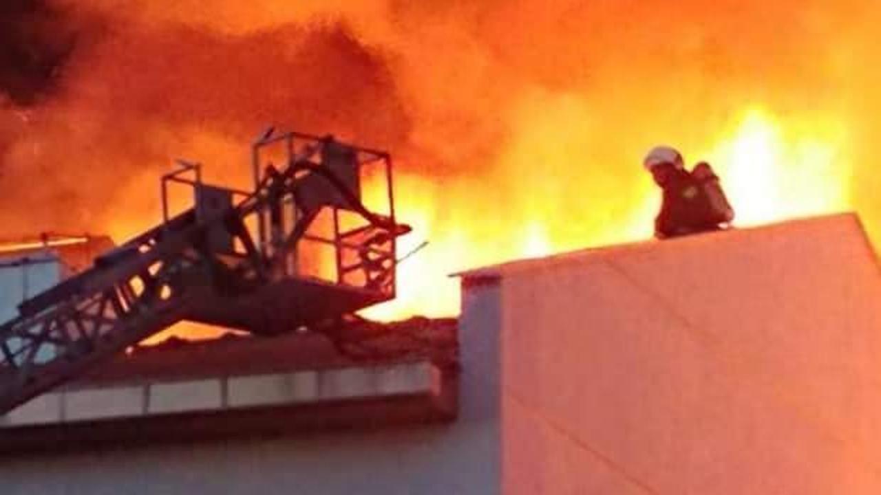 Kocaeli'de bir  fabrikada yangın çıktı