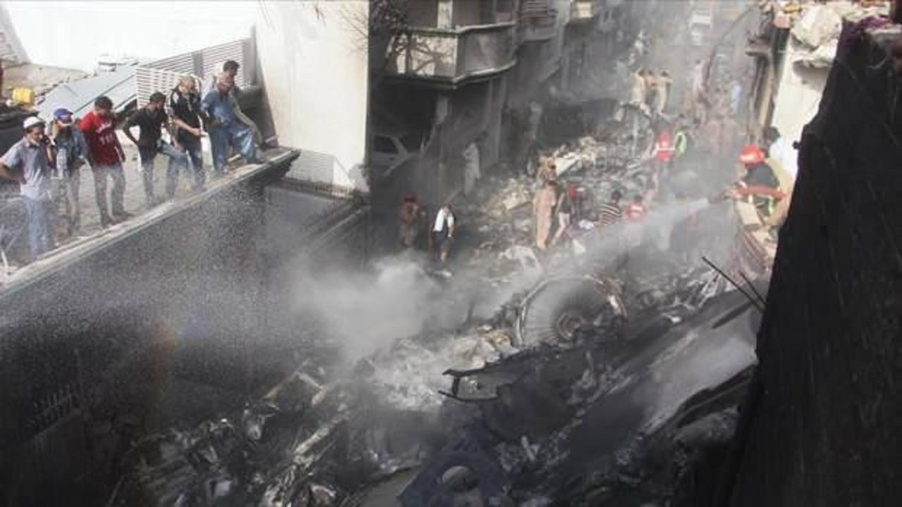 Pakistan'da 98 kişinin öldüğü uçak kazasının nedeni 'insan hatası' çıktı