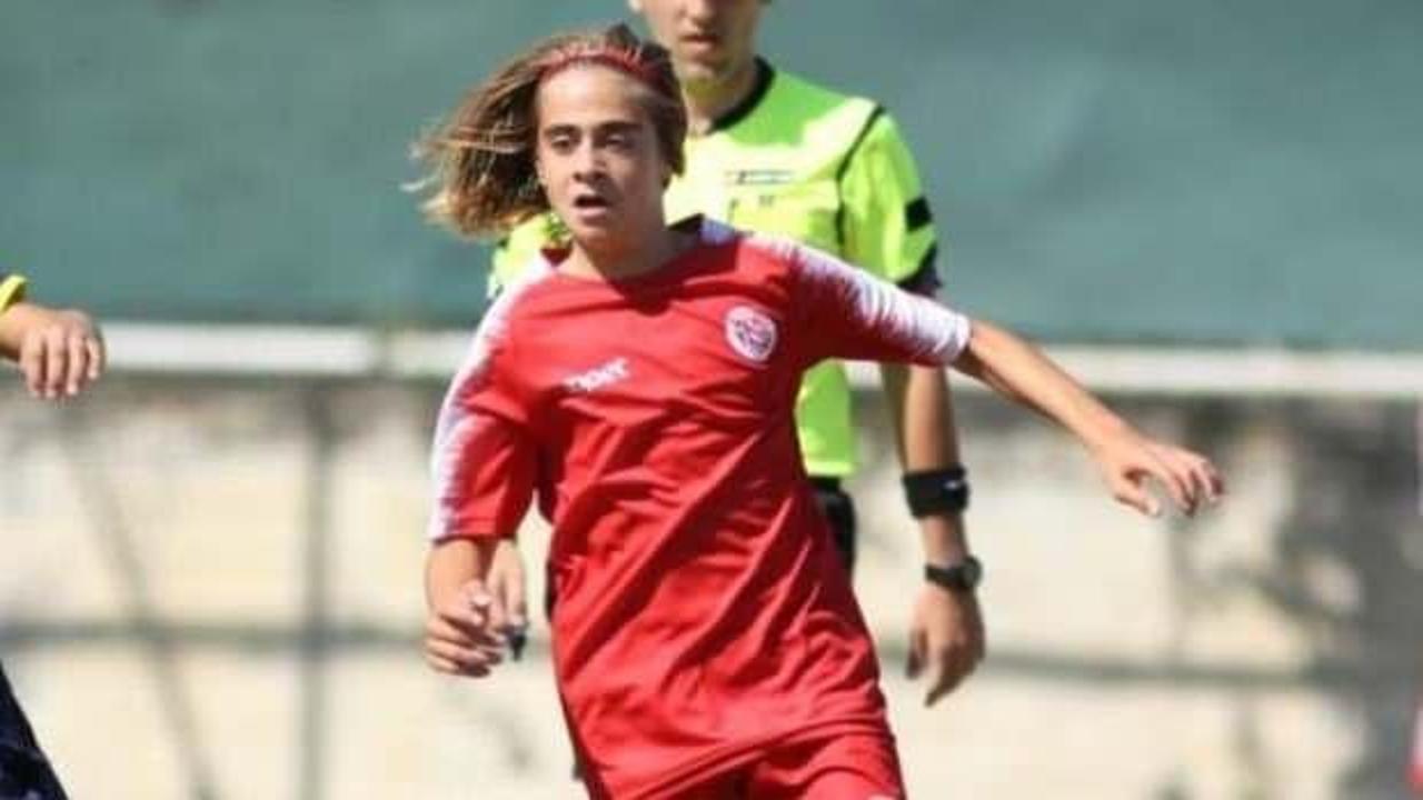 Antalyaspor, 15 yaşındaki Emre Uzun'la profesyonel sözleşme imzaladı!