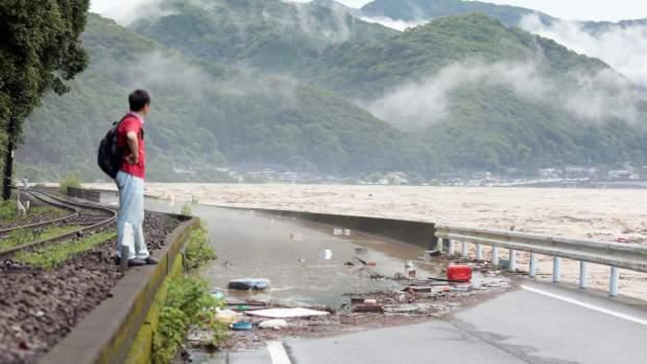 Japonya'yı şiddetli yağış vurdu: Kayıplar var, Abe'den talimat