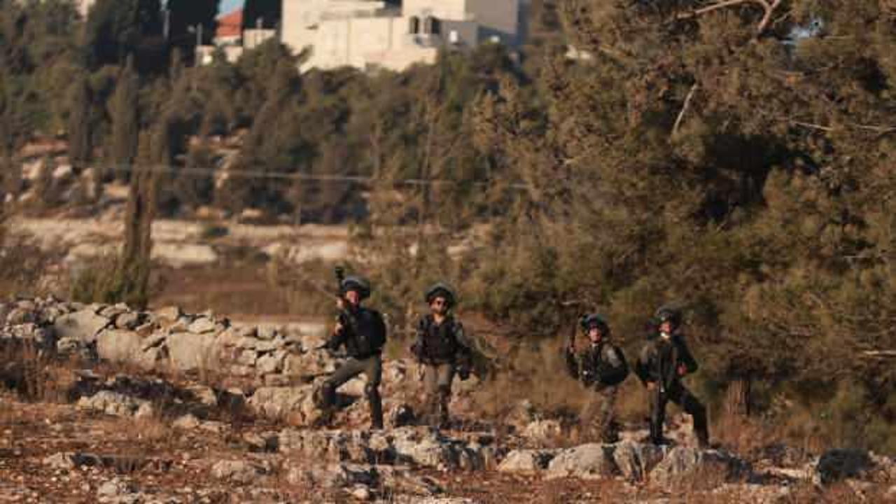 İşgalci İsrail askerleri Batı Şeria'da 3 Filistinliyi yaraladı
