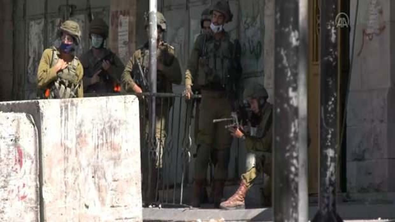 İsrail askerleri "ilhak" planını protesto eden bir Filistinliyi gözaltına aldı 