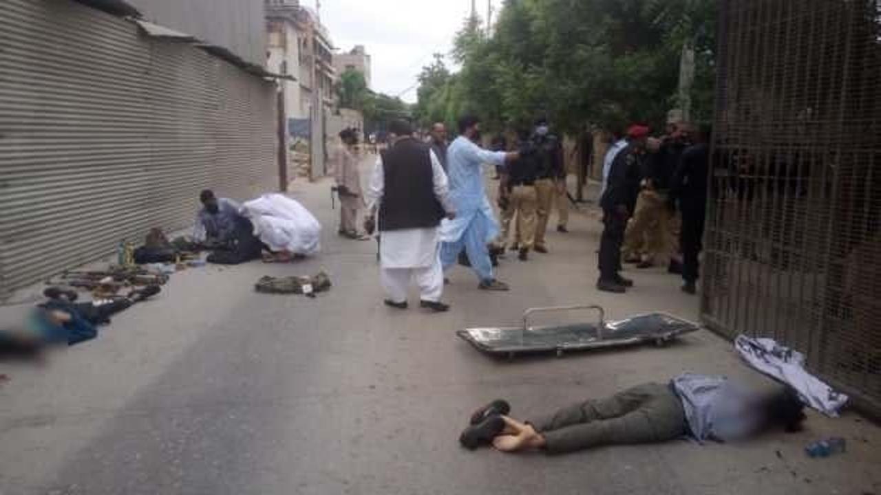 Pakistan'da menkul kıymetler borsasına saldırı! Ölüler var