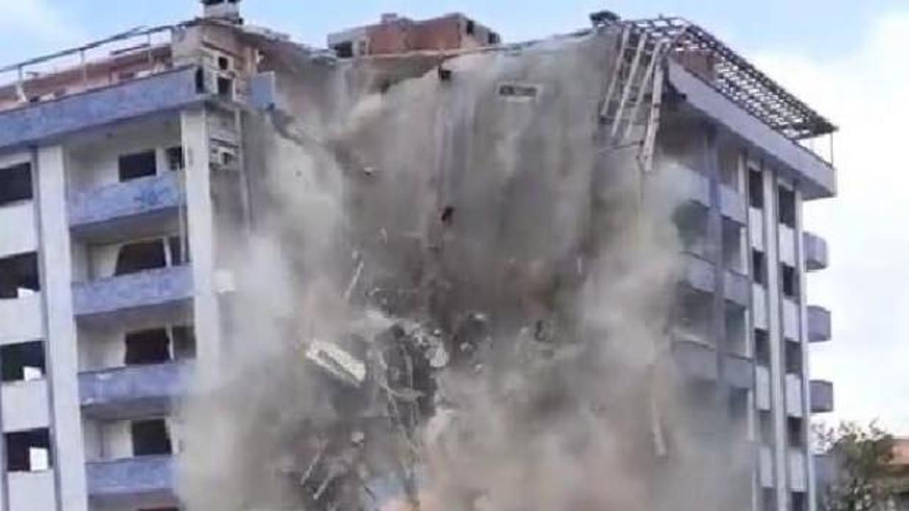 Rize'de yıkımı yapılan bina bir anda çöktü! O anlar kamerada