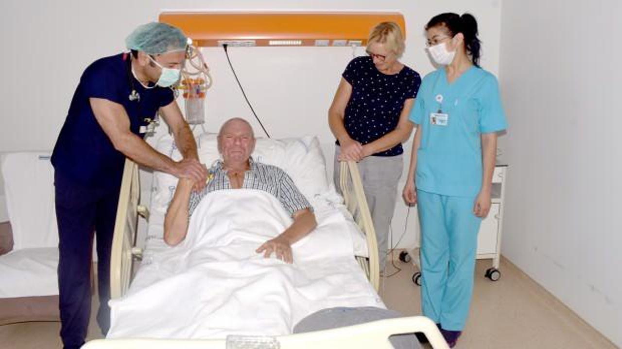 Türk doktoruna ameliyat olan Hollandalı emekli asker gözyaşlarına boğuldu