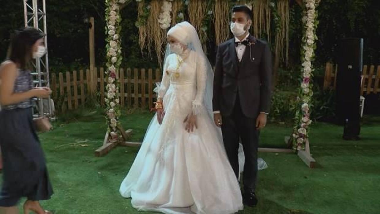 Yasak kalktı; Beykoz'da sosyal mesafeli düğün yapıldı