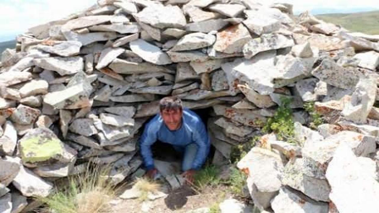 2 bin rakımlı tepedeki yapılar gizemini koruyor