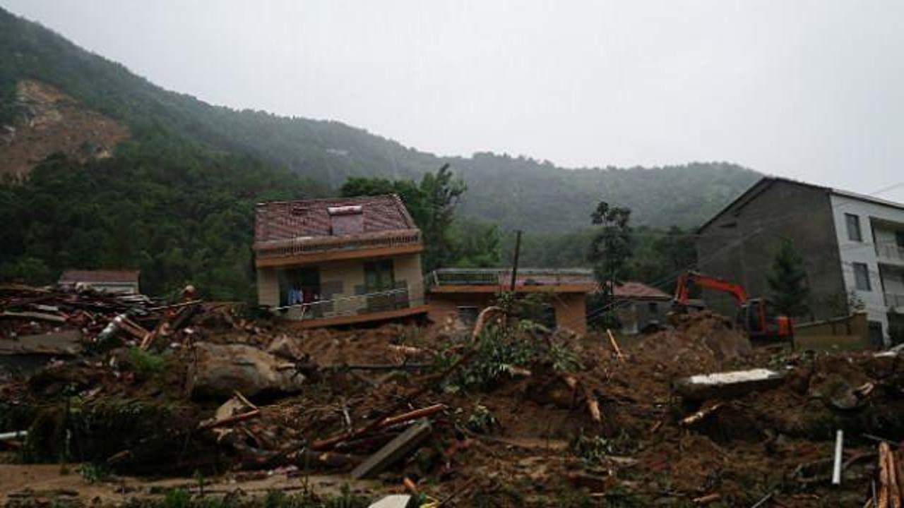 Çin'de toprak kayması: 9 kayıp